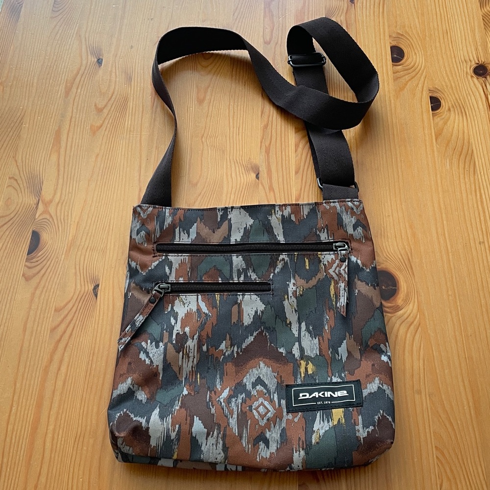 Dakine Multicolor Patterned Shoulder/Crossbody Bag
